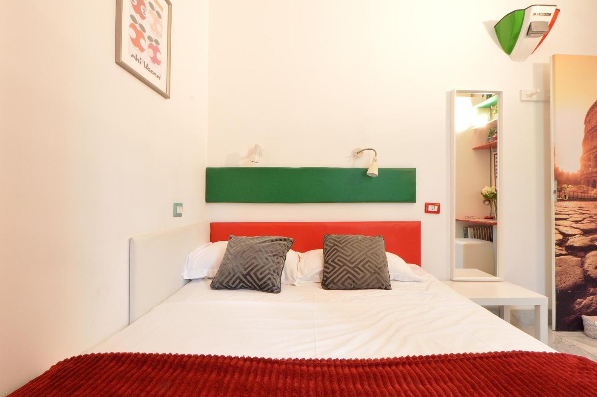 Bellissimo Mini A Tema Bandiera Italiana, Potente Wi-fi, 3 Linee Metropolitane Dietro Casa, Collegato Direttamente Con Aeroporto Di Malpensa E Rho Fiera Apartment *