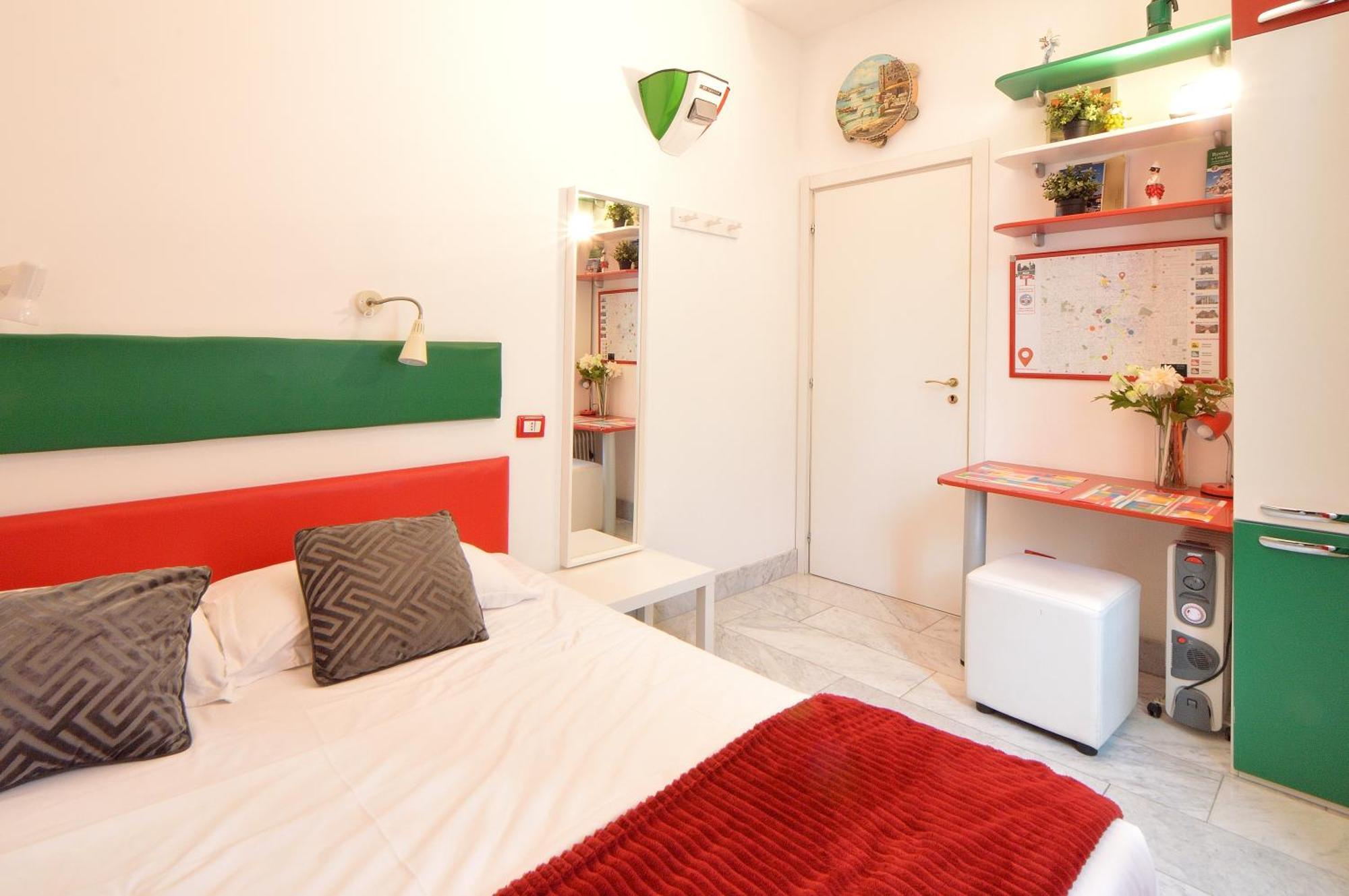 Bellissimo Mini A Tema Bandiera Italiana, Potente Wi-fi, 3 Linee Metropolitane Dietro Casa, Collegato Direttamente Con Aeroporto Di Malpensa E Rho Fiera Apartment