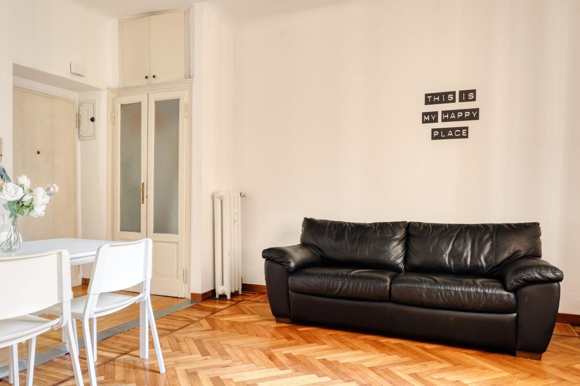 Apartment Joivy Cosy 1br Flat Near Montanelli Gardens Mailand