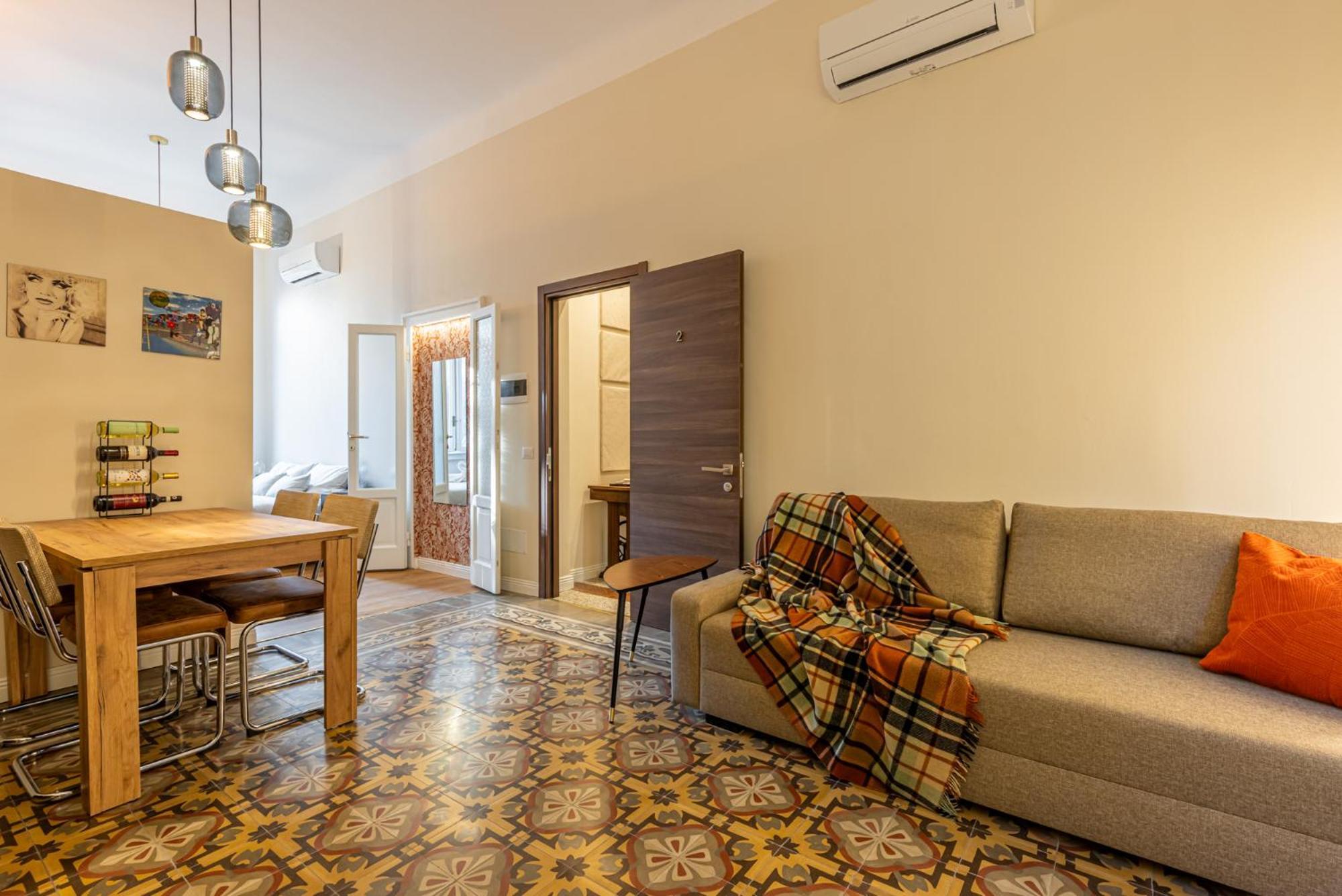 Bilocale Chic In Tropical A Due Passi Da Stazione