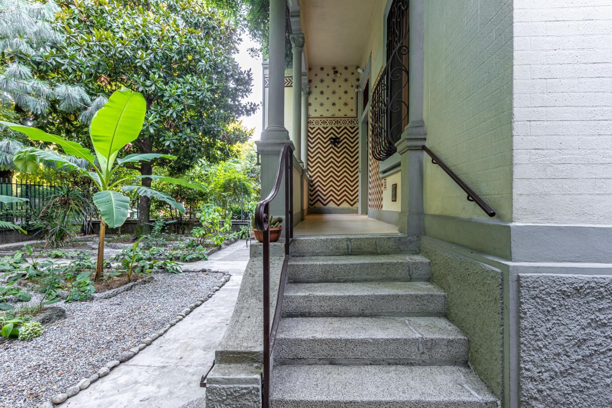 Bilocale Chic In Tropical A Due Passi Da Stazione Apartment