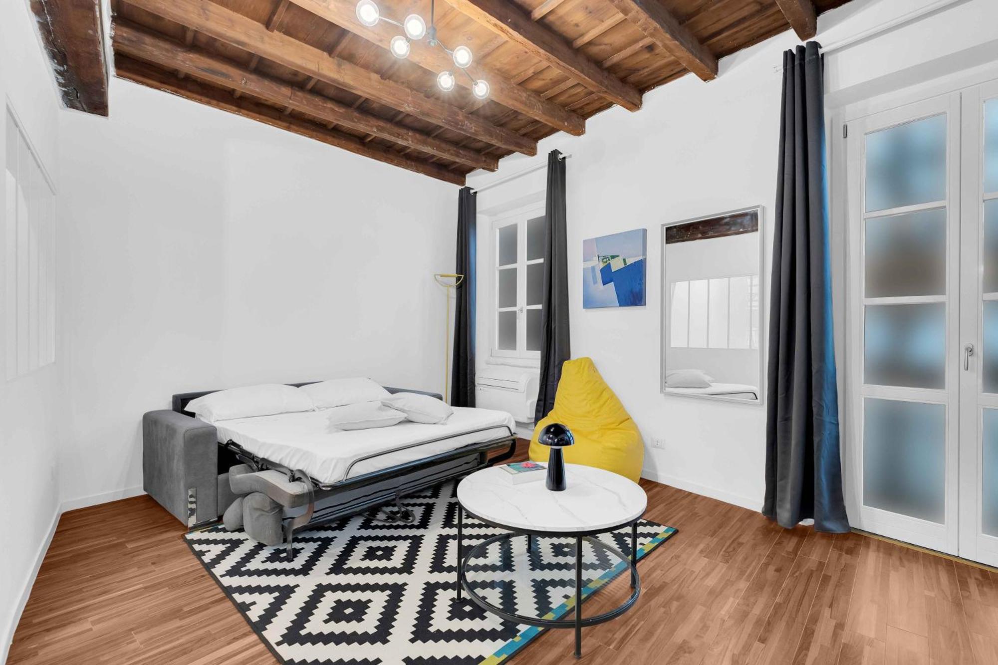 - Alzaia Naviglio Grande Apartment *