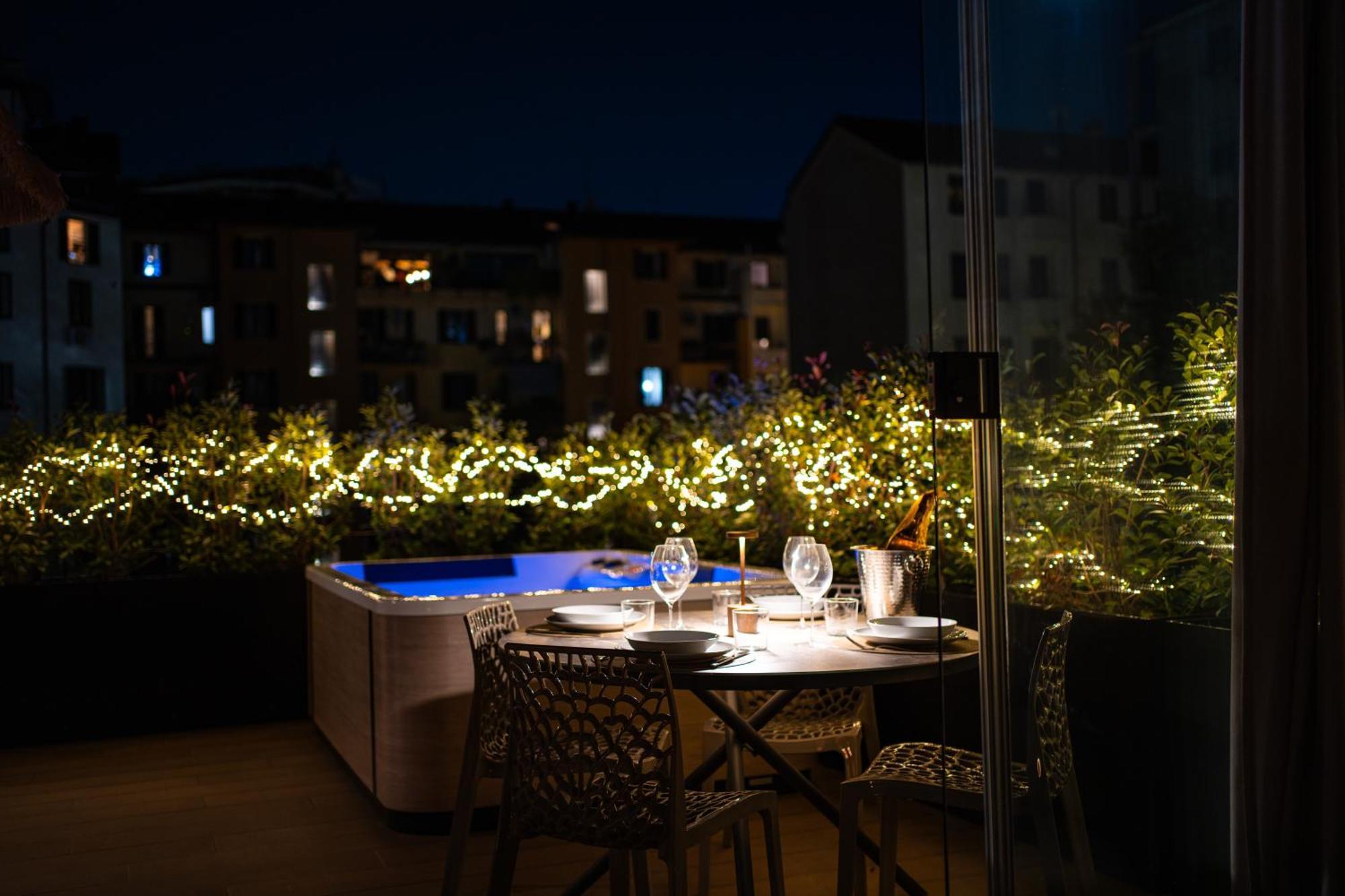 Modigliani Terrace Jacuzzi Golden House Apartment