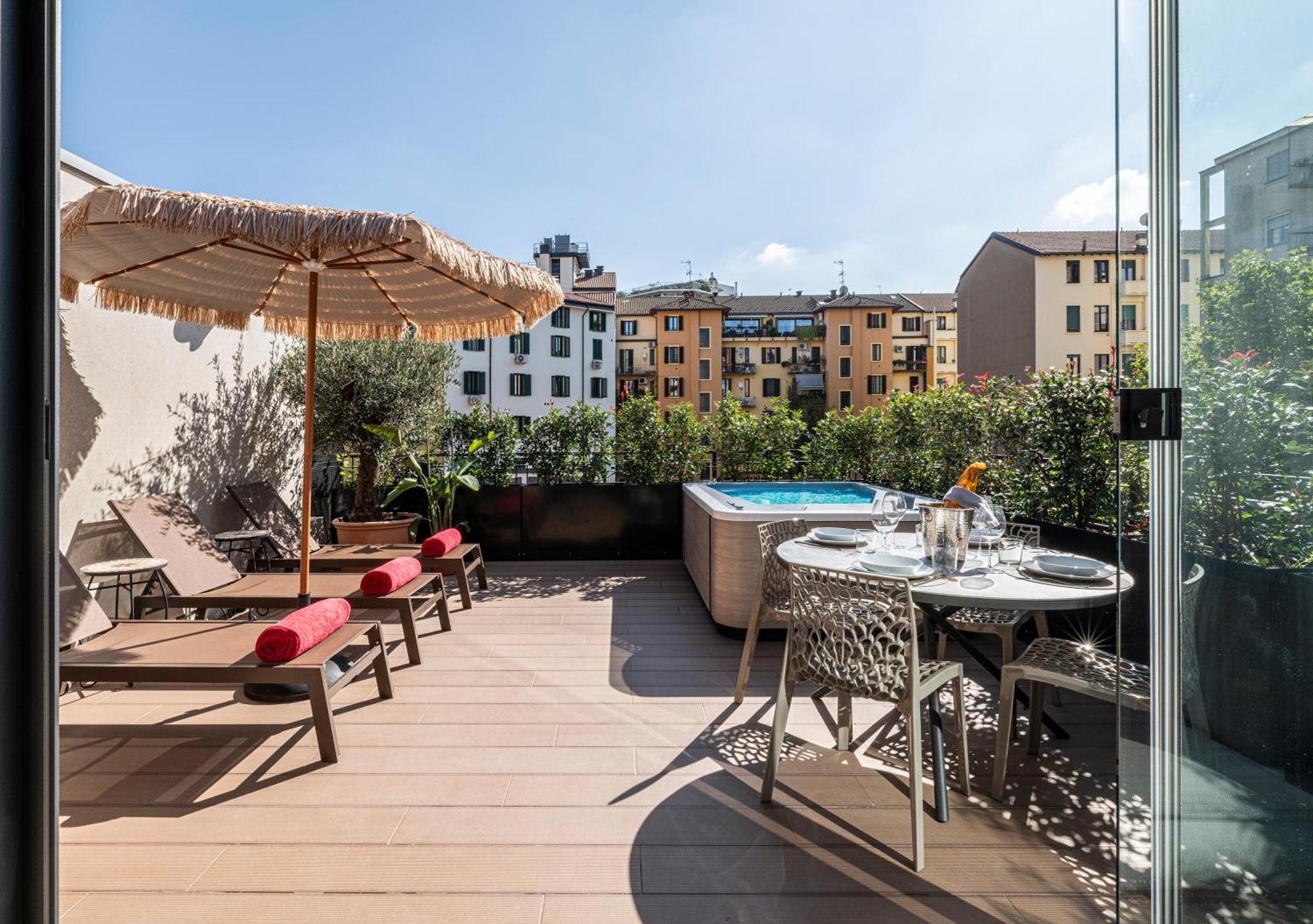 Modigliani Terrace Jacuzzi Golden House Milan