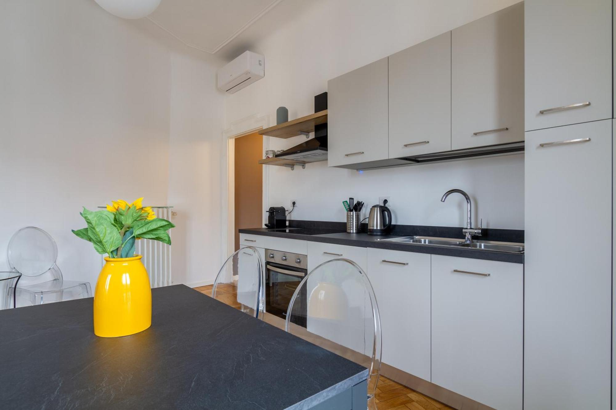 In Historic Building- Porta Venezia Apartment