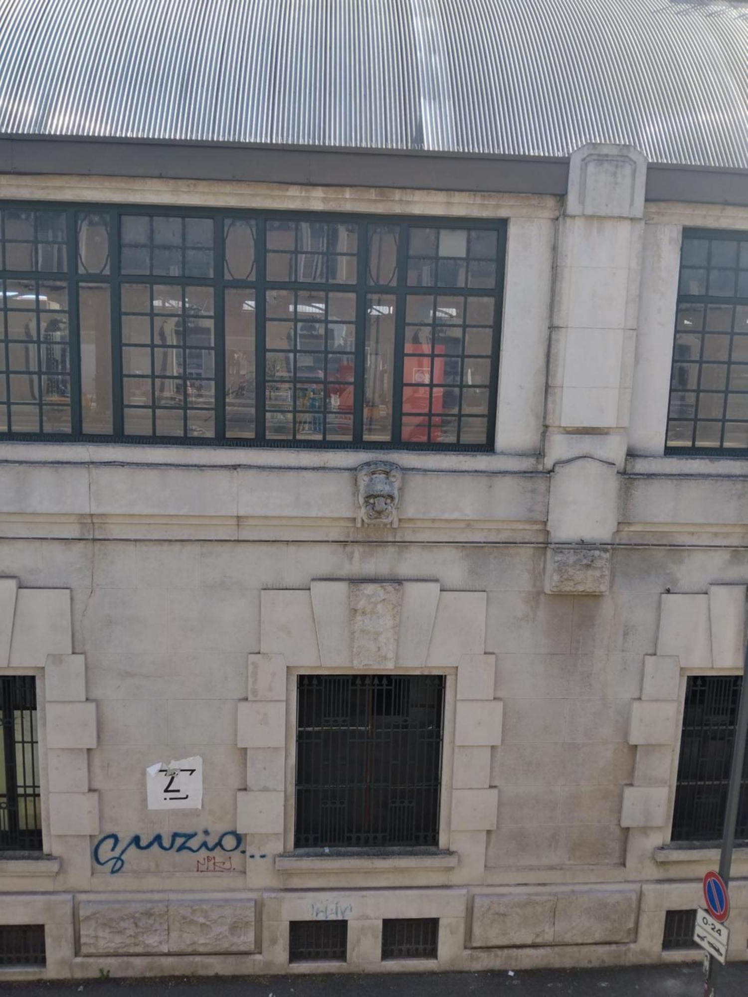 3 Station Free Parking Milão