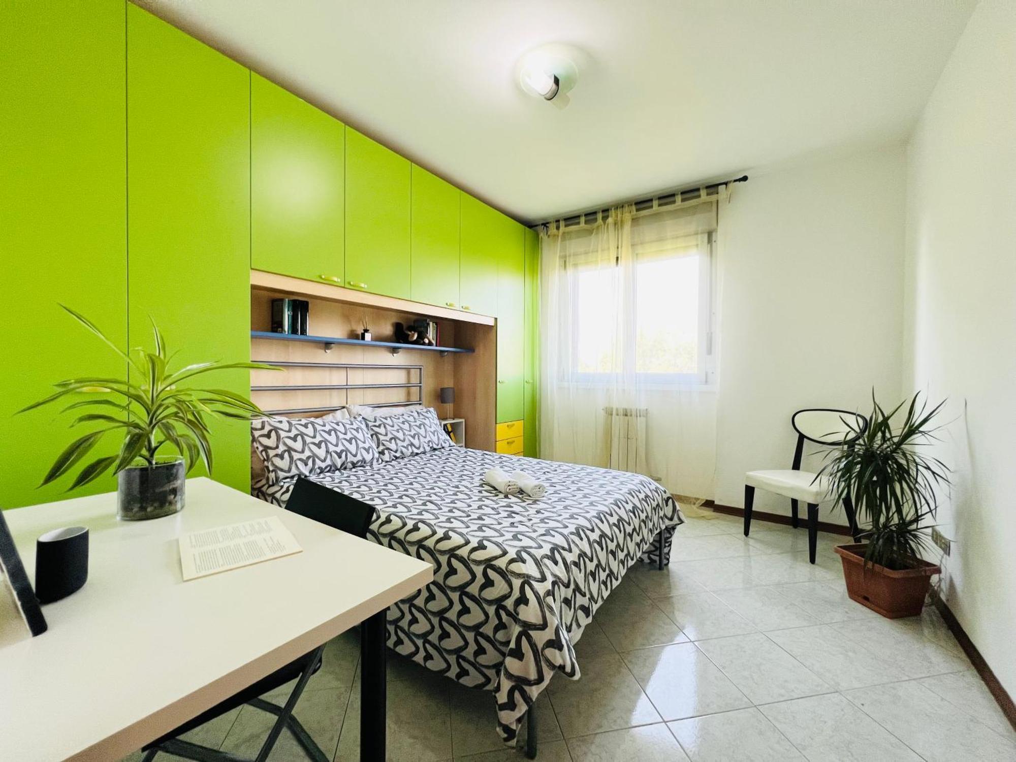 Very Big With 2 Balcony In Navigli District Milão