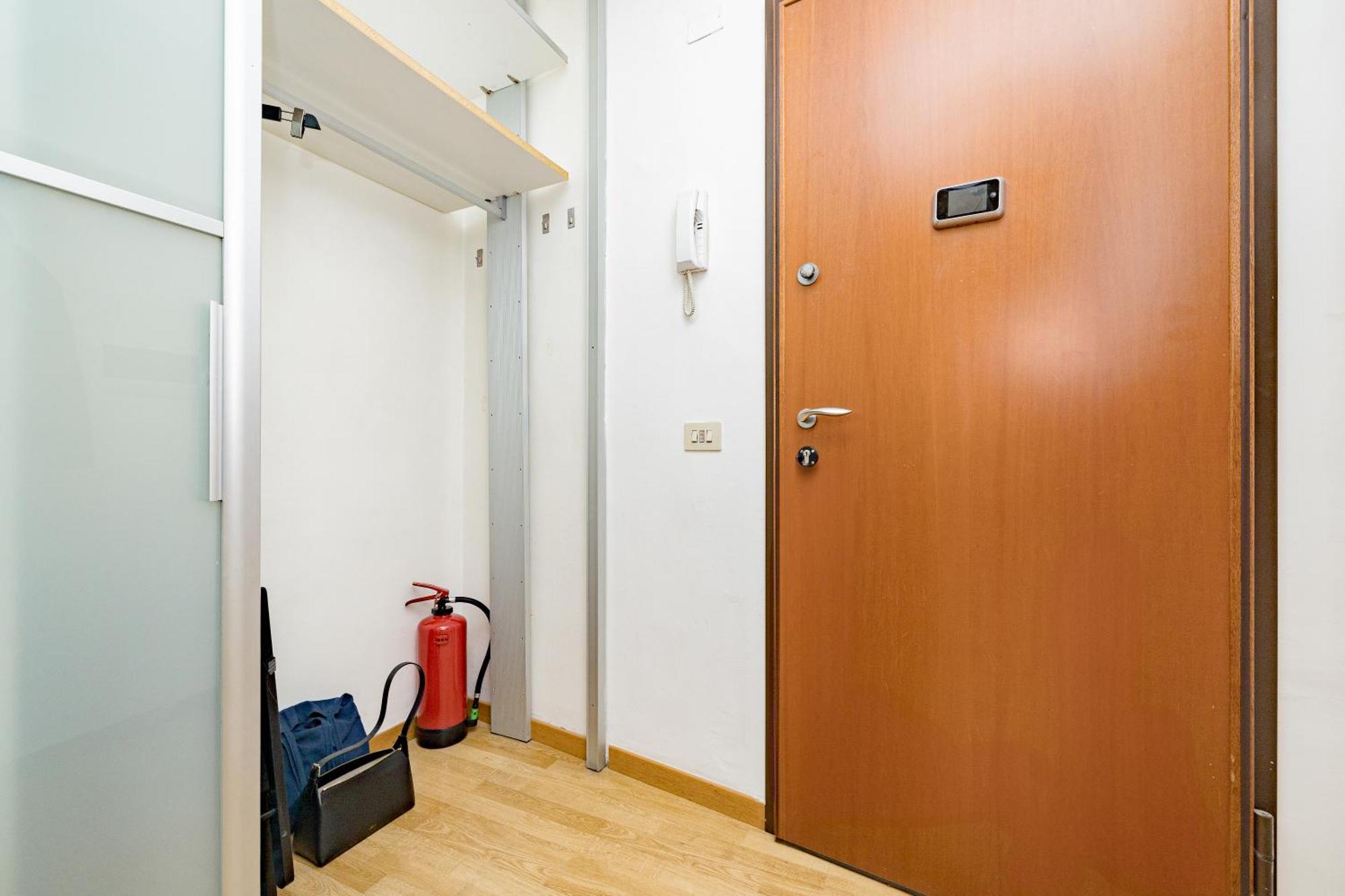Apartment Minimal Near Bocconi Mailand