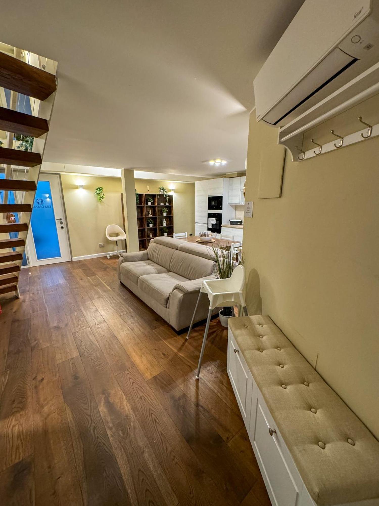 Dea Dreams - Lofty Marghera Holiday home