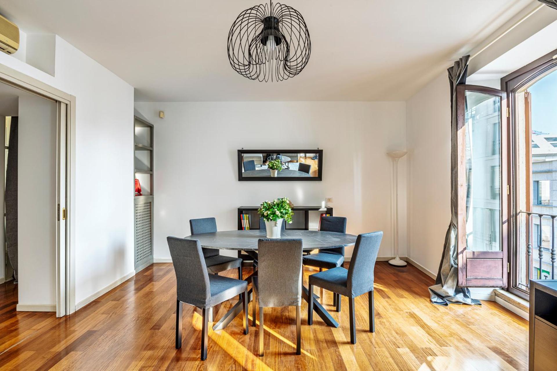Apartment Elegant 2 Bedrooms Near Duomo *