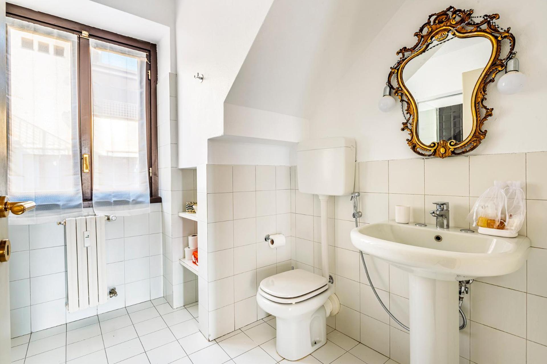 Elegant 2 Bedrooms Near Duomo *
