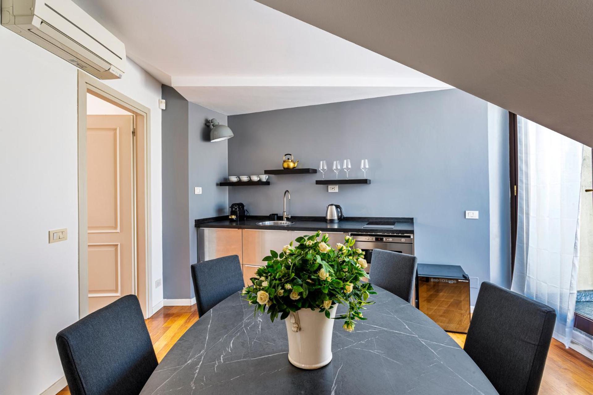 Elegant 2 Bedrooms Near Duomo *
