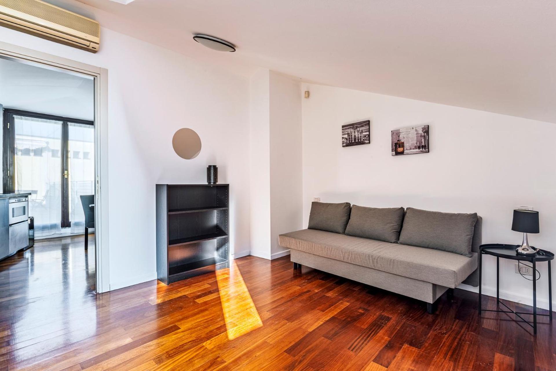 Elegant 2 Bedrooms Near Duomo Apartment