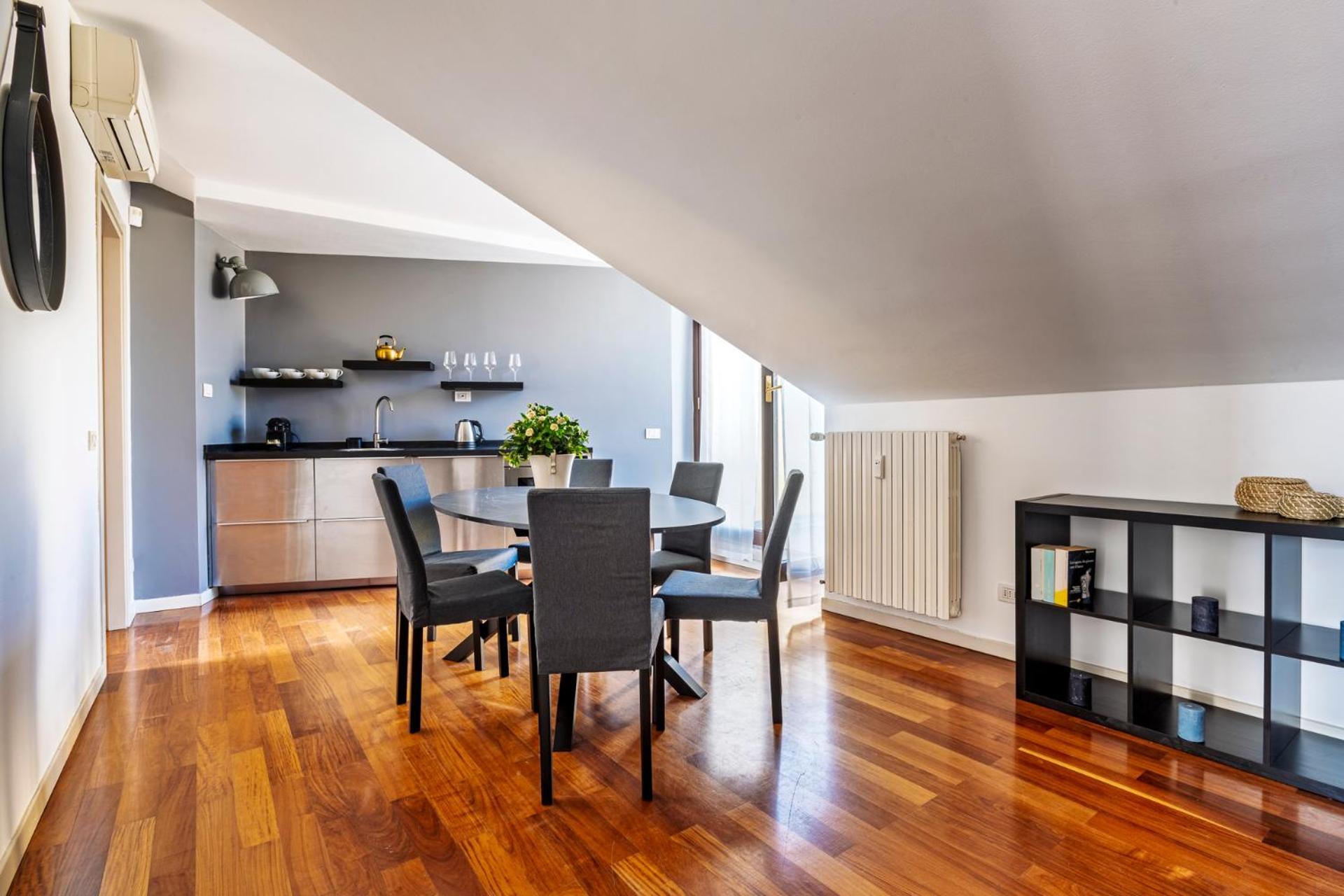 Elegant 2 Bedrooms Near Duomo Apartment *