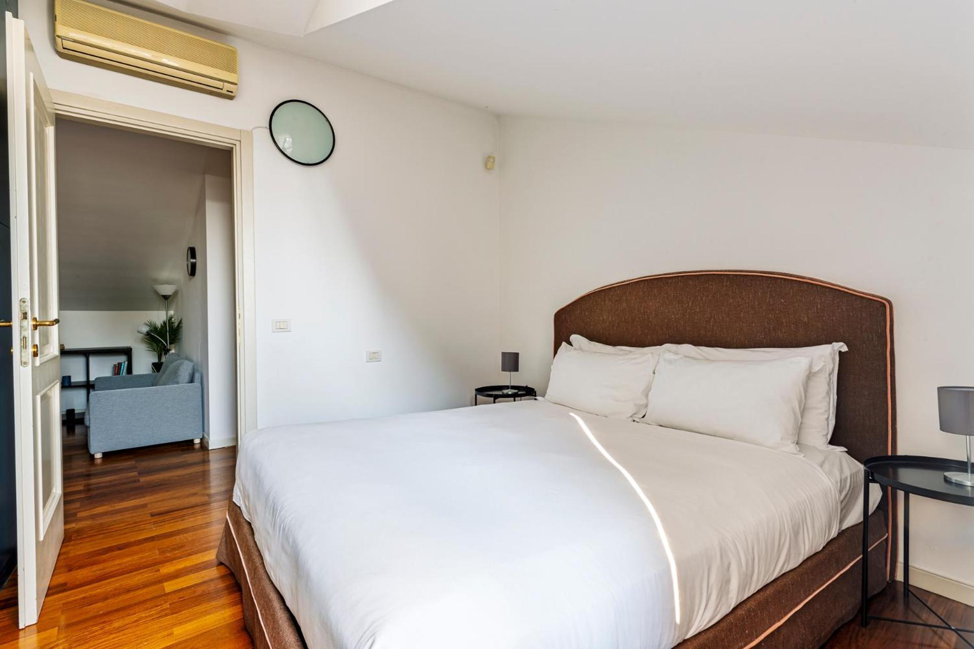 Elegant 2 Bedrooms Near Duomo Apartment *