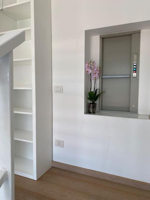 Penthouse Luce Near Metro-bus-tram Apartamento