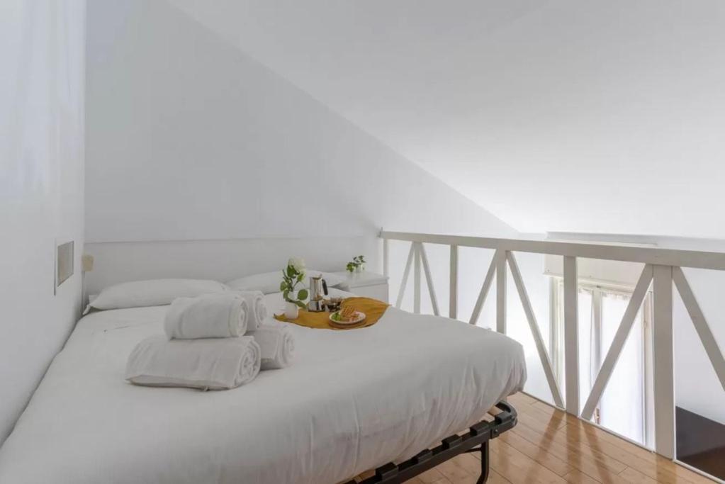 Two-room San Babila Apartment Mailand