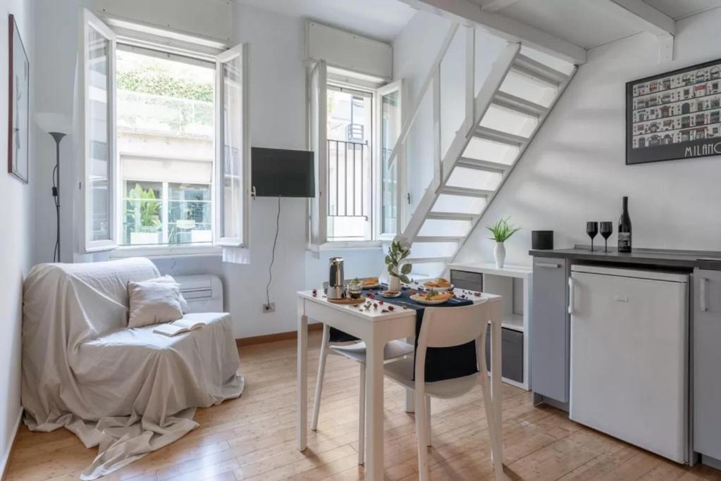 Two-room San Babila Apartment