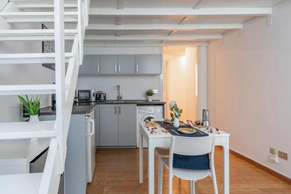 Two-room San Babila Mailand