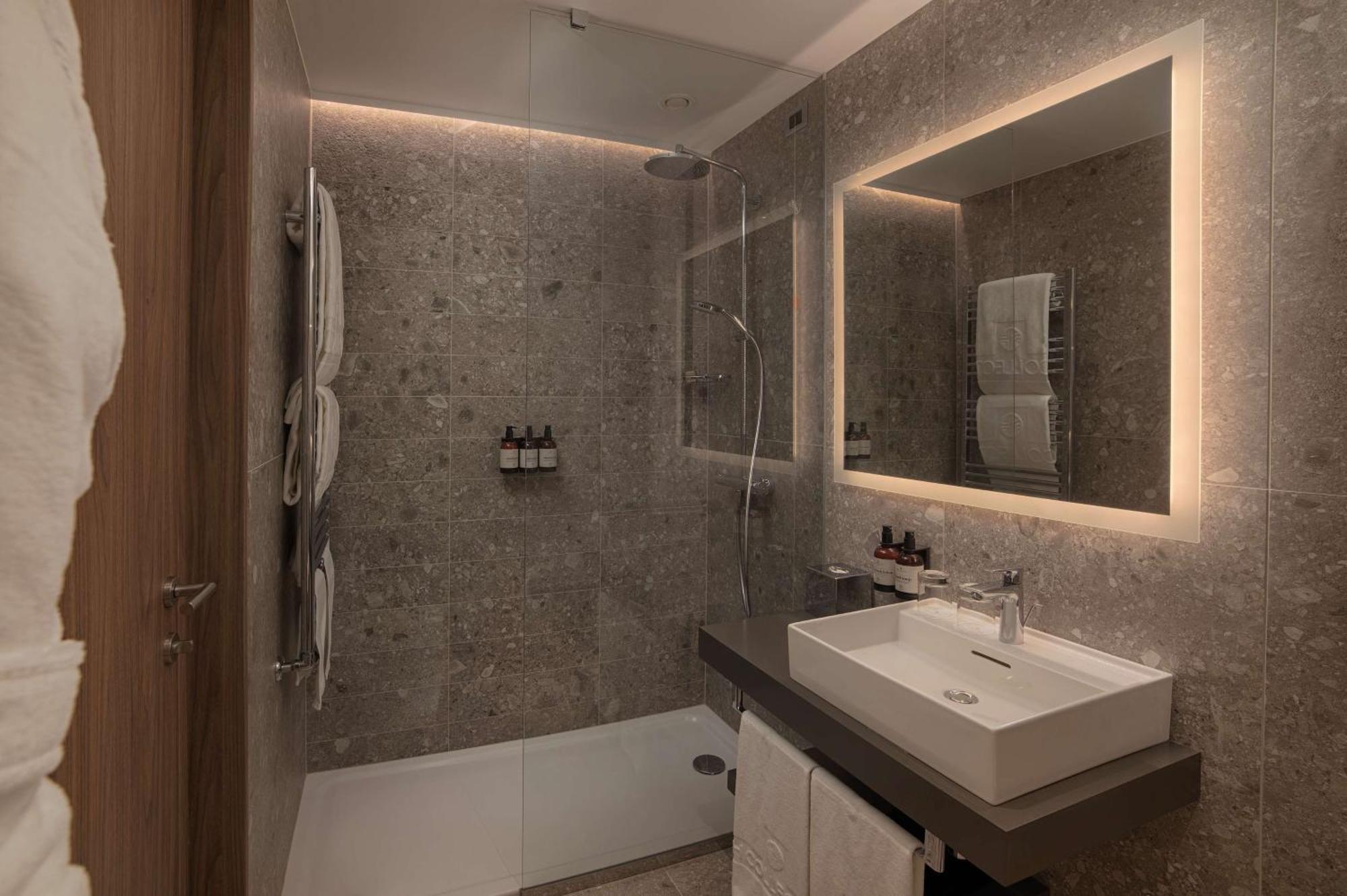 Hotel Nh Collection Citylife 4*