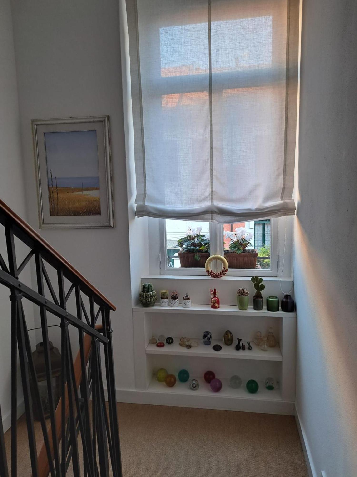 Acomodação com café da manhã  Casa Mari - Free Secure Parking, Breakfast, Private Bathroom, Wifi, Garden, Aircon, 3 Min Walk To Metro And Train Station Milão