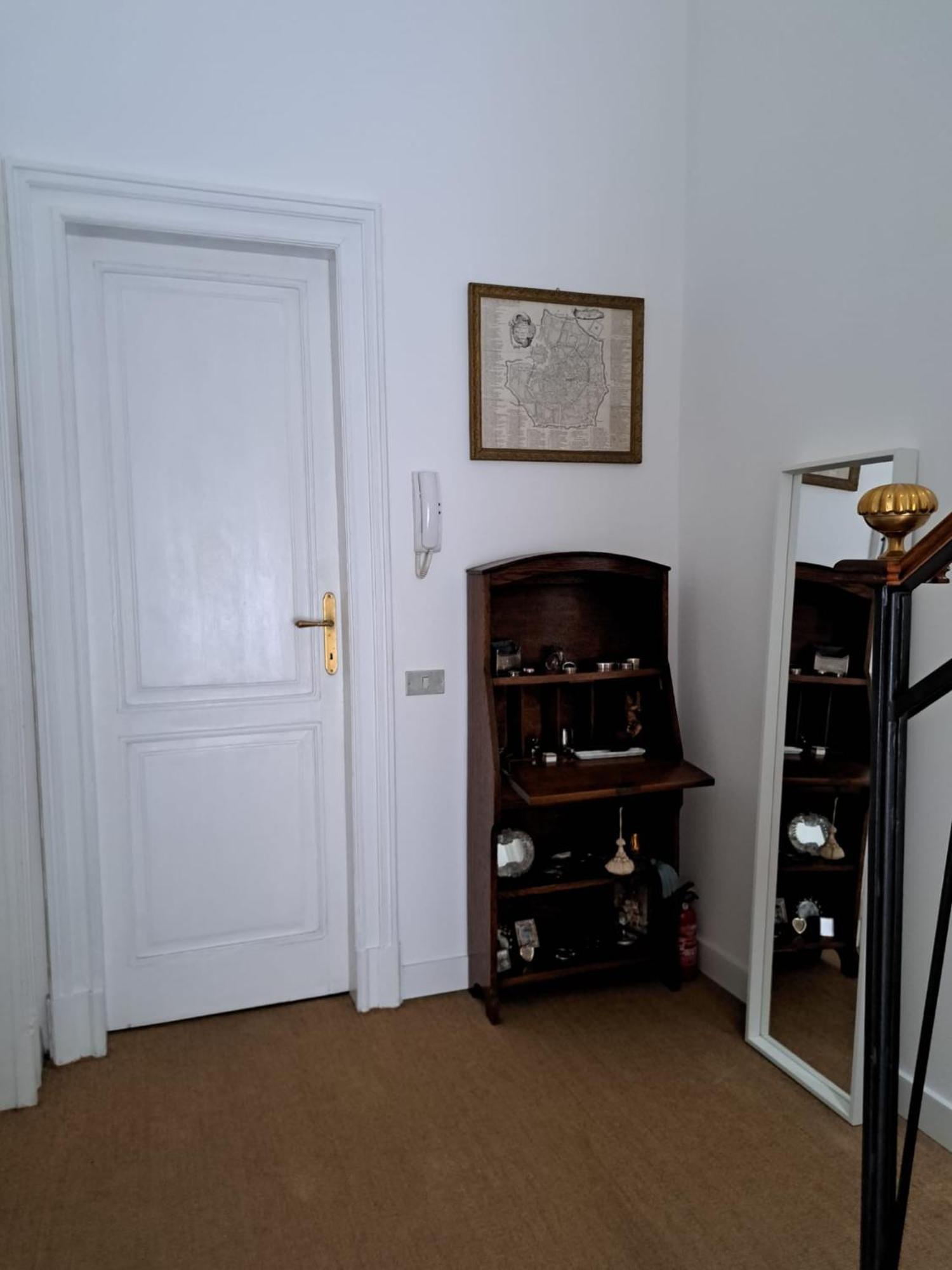 Casa Mari - Free Secure Parking, Breakfast, Private Bathroom, Wifi, Garden, Aircon, 3 Min Walk To Metro And Train Station Acomodação com café da manhã  Milão