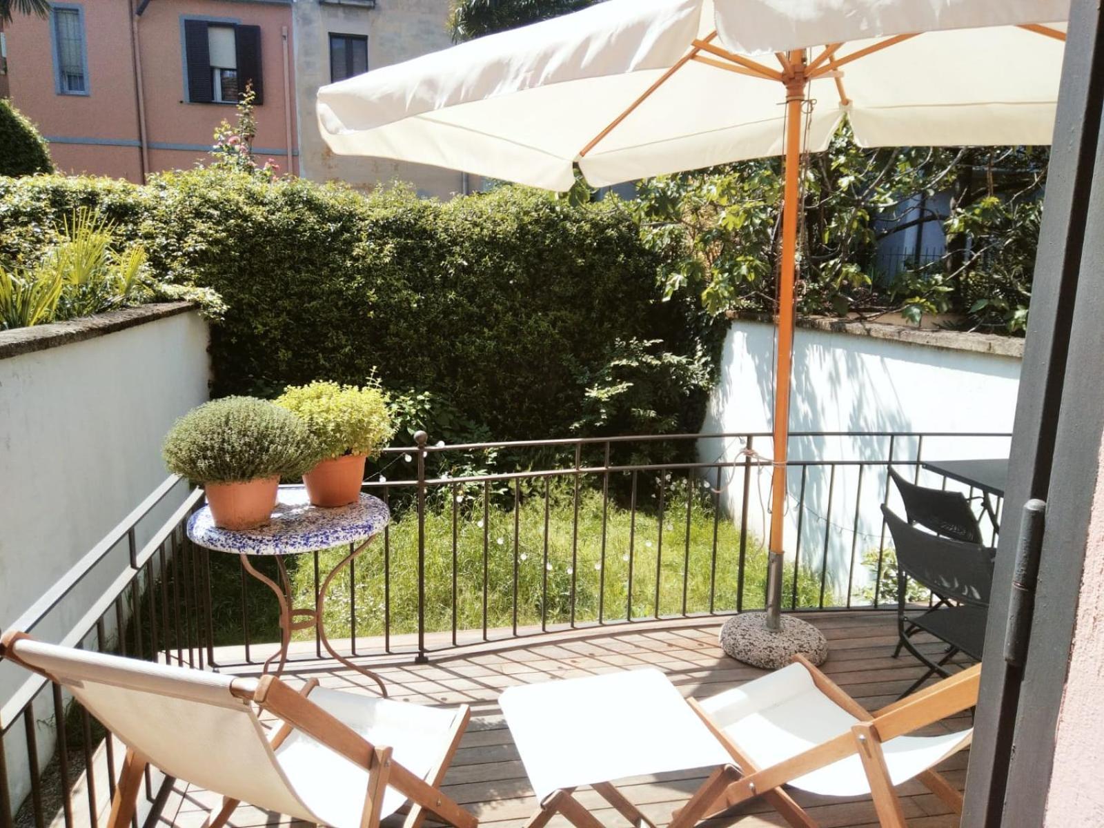 Casa Mari - Free Secure Parking, Breakfast, Private Bathroom, Wifi, Garden, Aircon, 3 Min Walk To Metro And Train Station * Milão