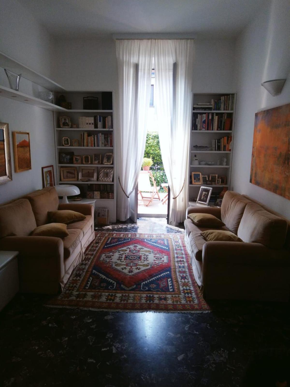 Acomodação com café da manhã  Casa Mari - Free Secure Parking, Breakfast, Private Bathroom, Wifi, Garden, Aircon, 3 Min Walk To Metro And Train Station