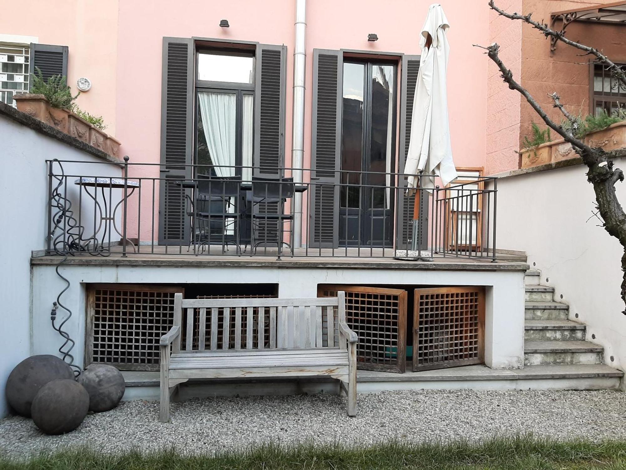 Acomodação com café da manhã  Casa Mari - Free Secure Parking, Breakfast, Private Bathroom, Wifi, Garden, Aircon, 3 Min Walk To Metro And Train Station