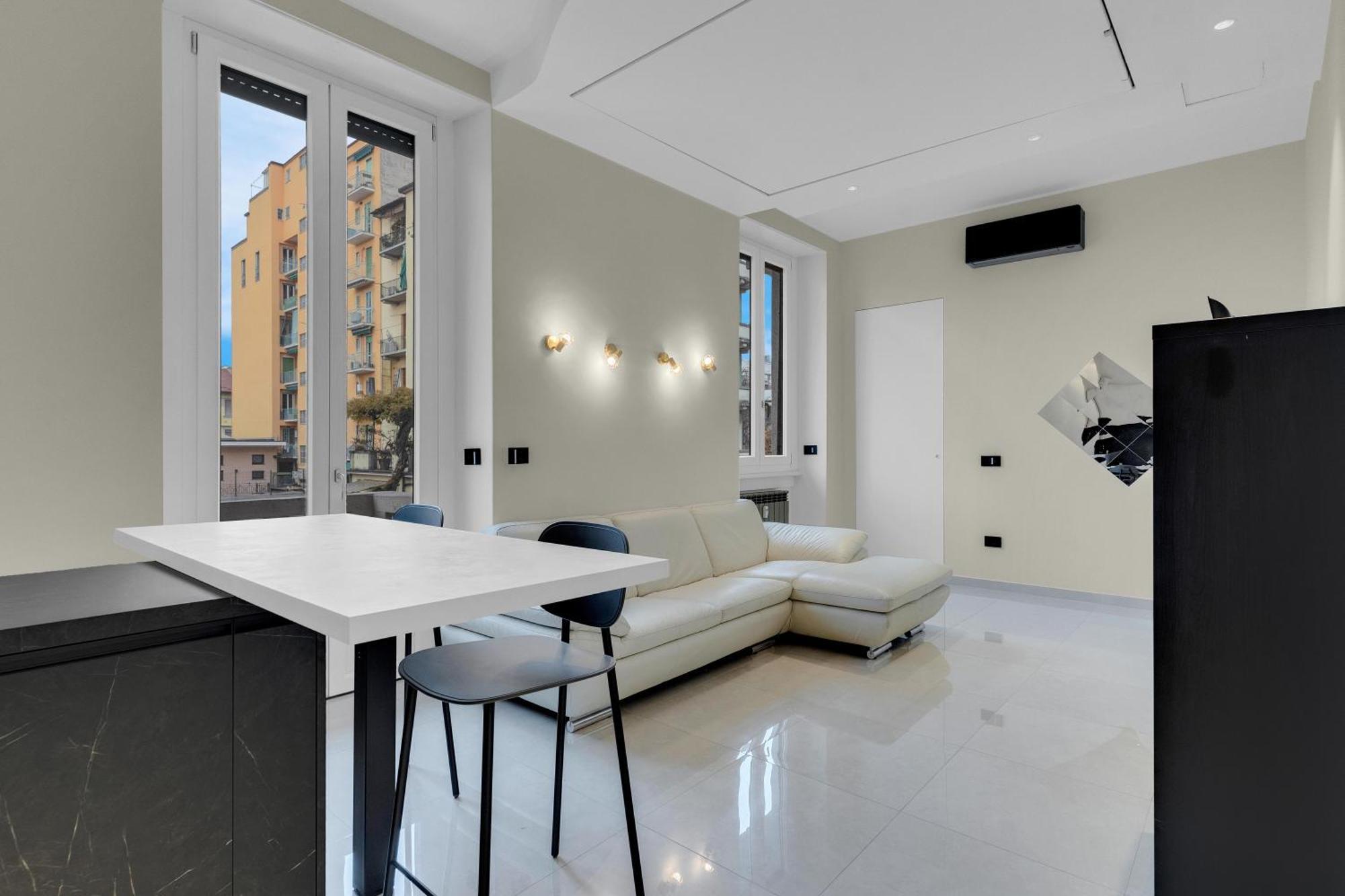 Is In The Air - Suspended Bed & Bath Hub Mailand