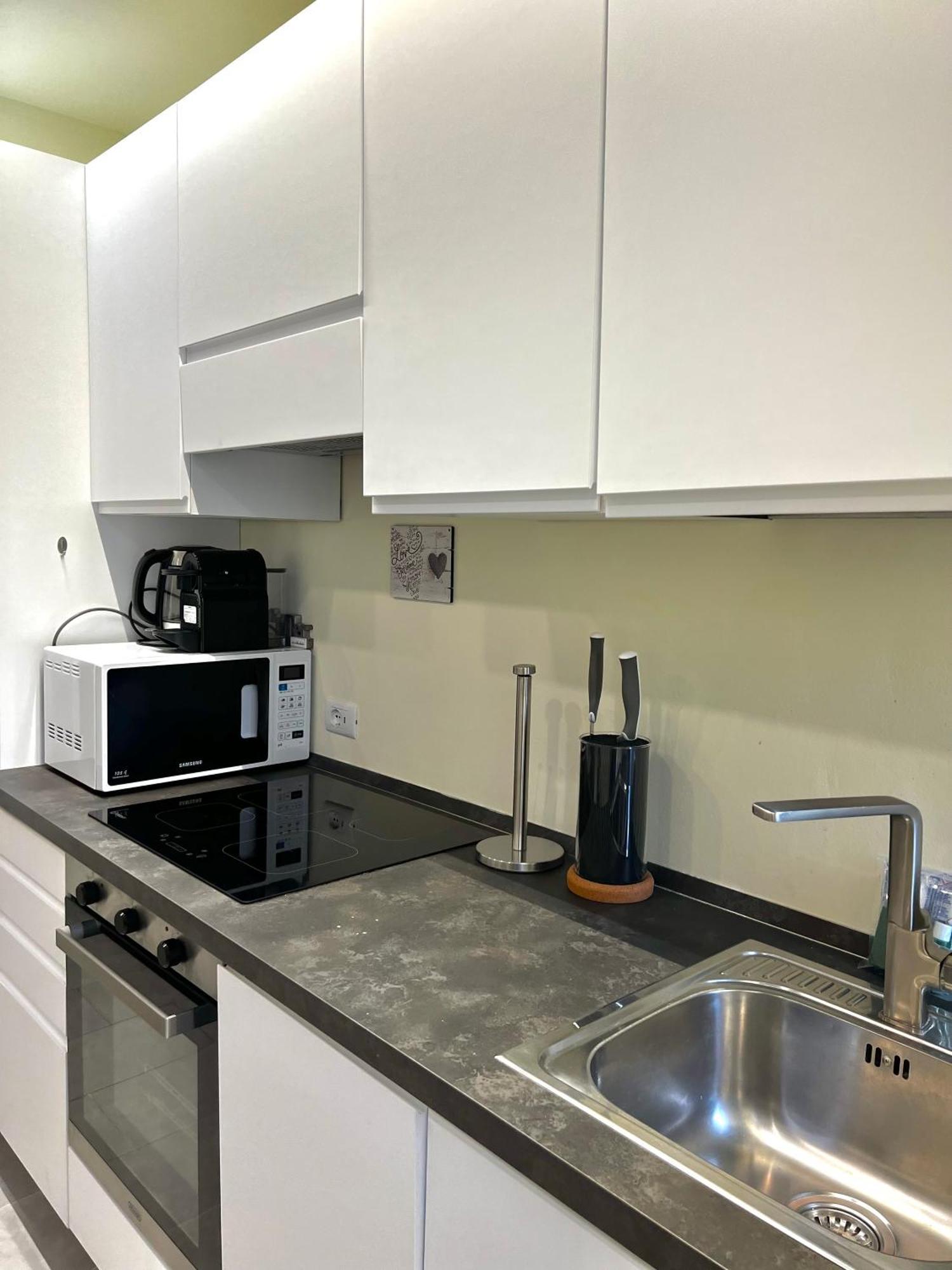 Moderno Vicino Al Centro E Bocconi Apartamento Milão
