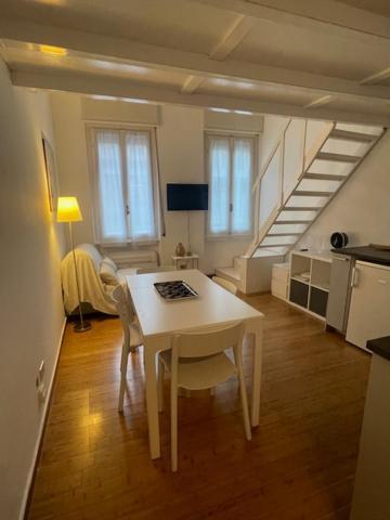 Apartment Two-room San Babila Mailand