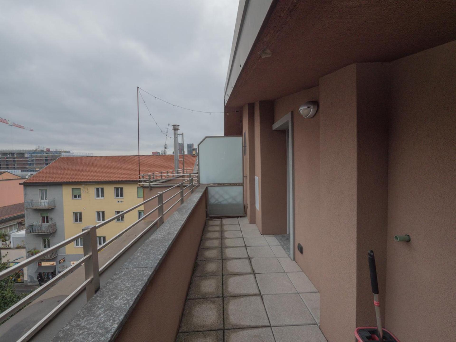 Rentopolis - Palazzo Candiani * Milão