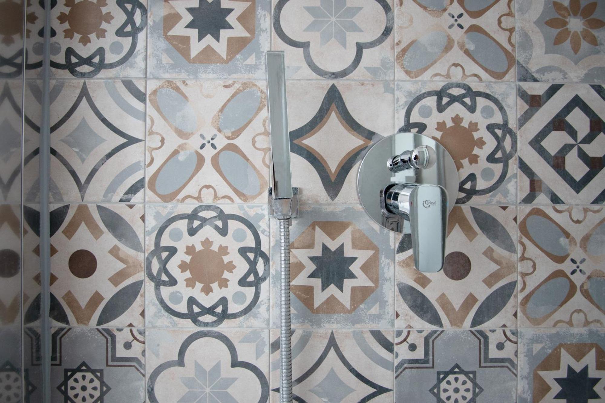 Apartment Penthouse With Patio & 2 Baths, 10 Min To Duomo