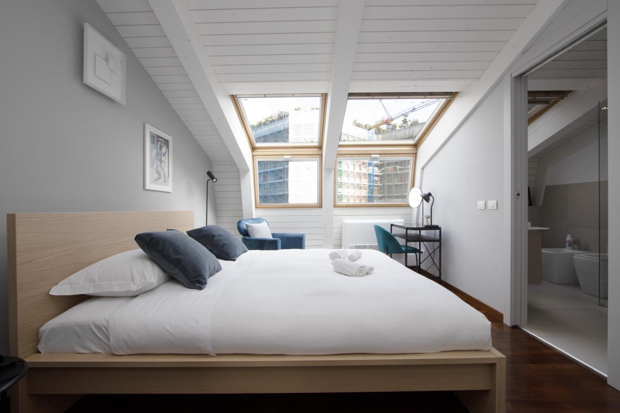 Penthouse With Patio & 2 Baths, 10 Min To Duomo * Mailand