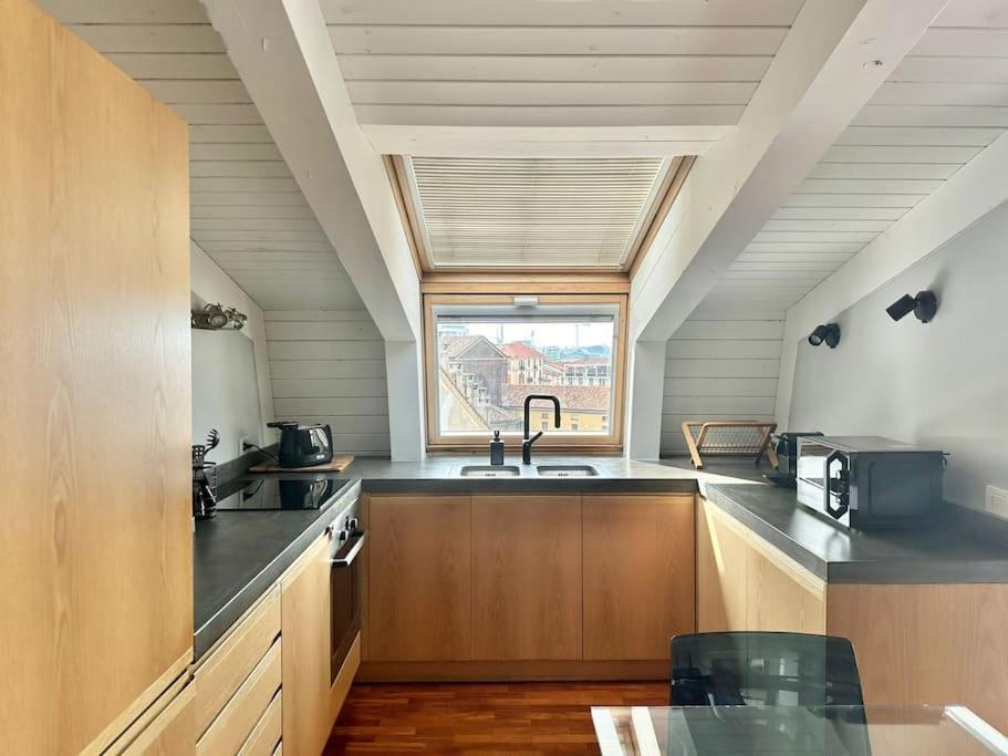 Apartment Penthouse With Patio & 2 Baths, 10 Min To Duomo *