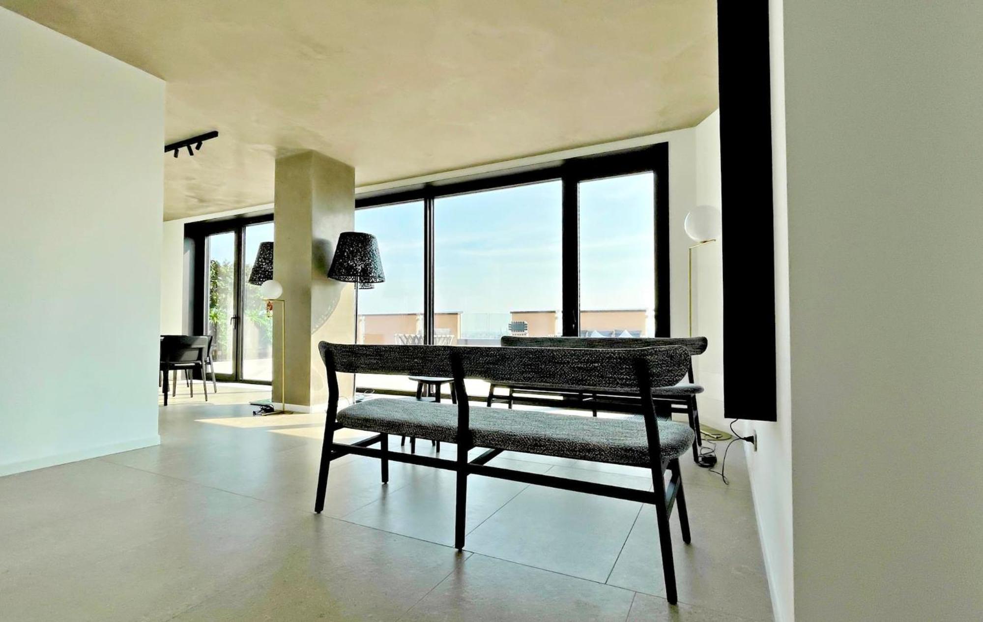 Apartamento San Babila Tower With Panoramic Terrace Overlooking Duomo By Rentopolis Milão