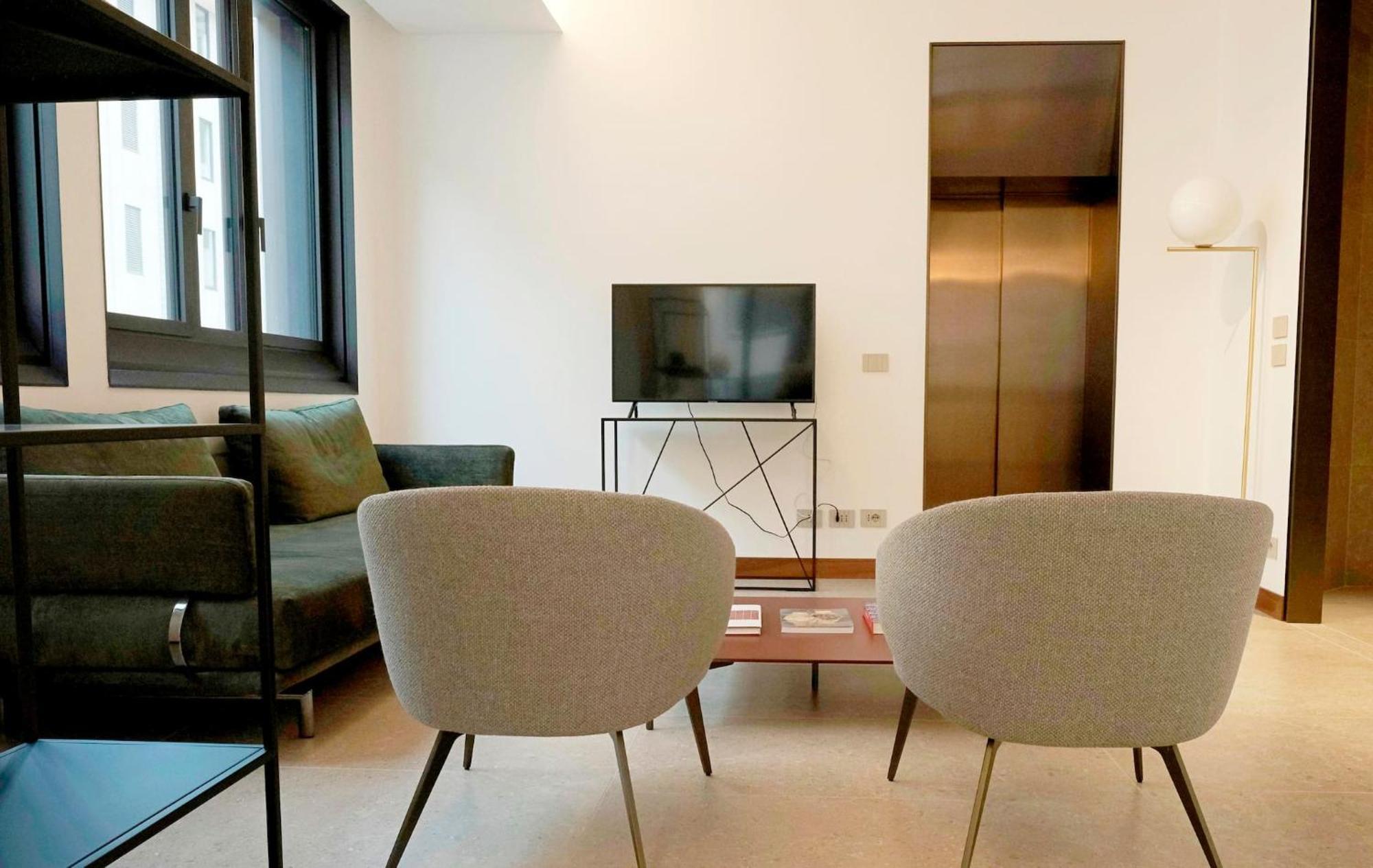 Apartamento San Babila Tower With Panoramic Terrace Overlooking Duomo By Rentopolis