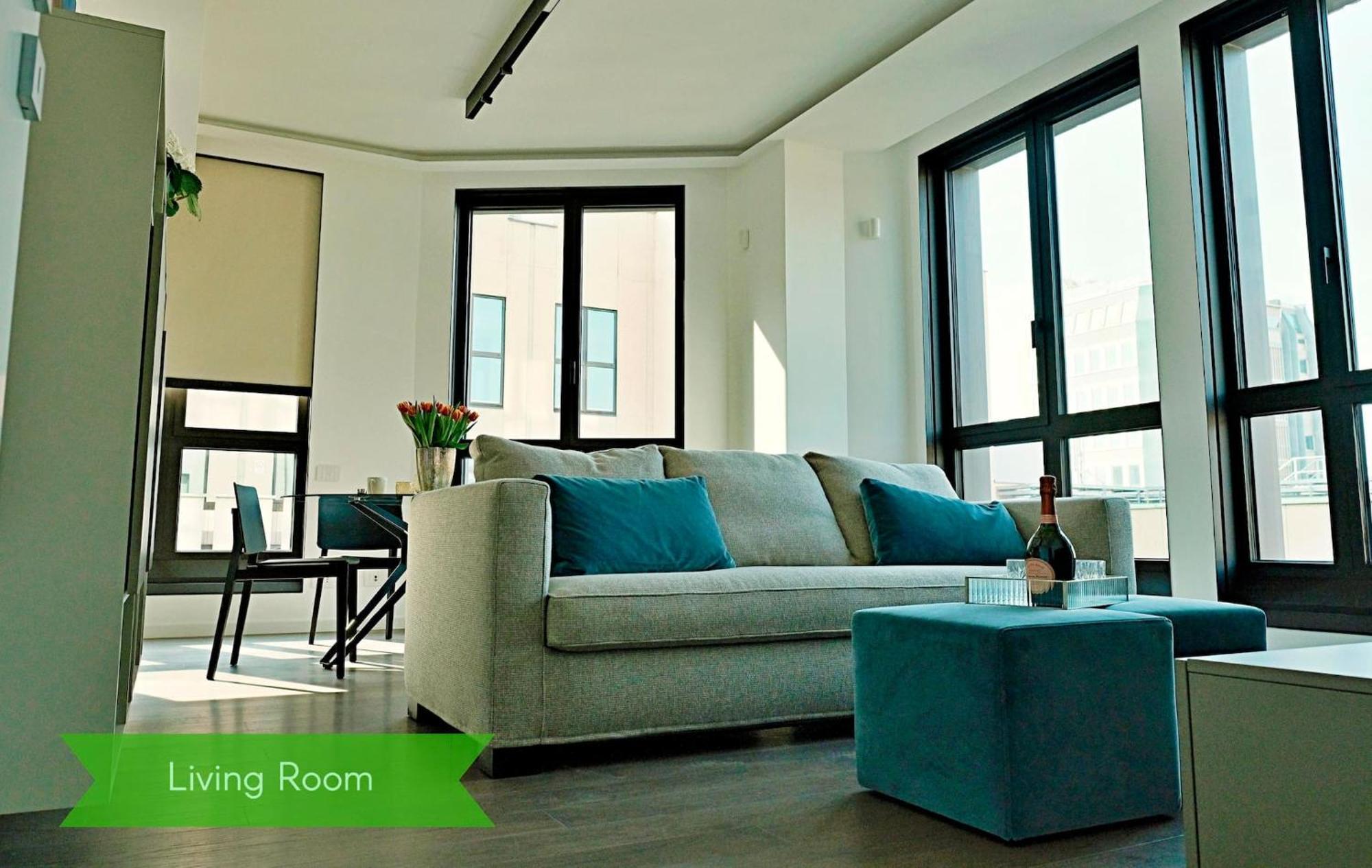 Apartamento San Babila Tower With Panoramic Terrace Overlooking Duomo By Rentopolis