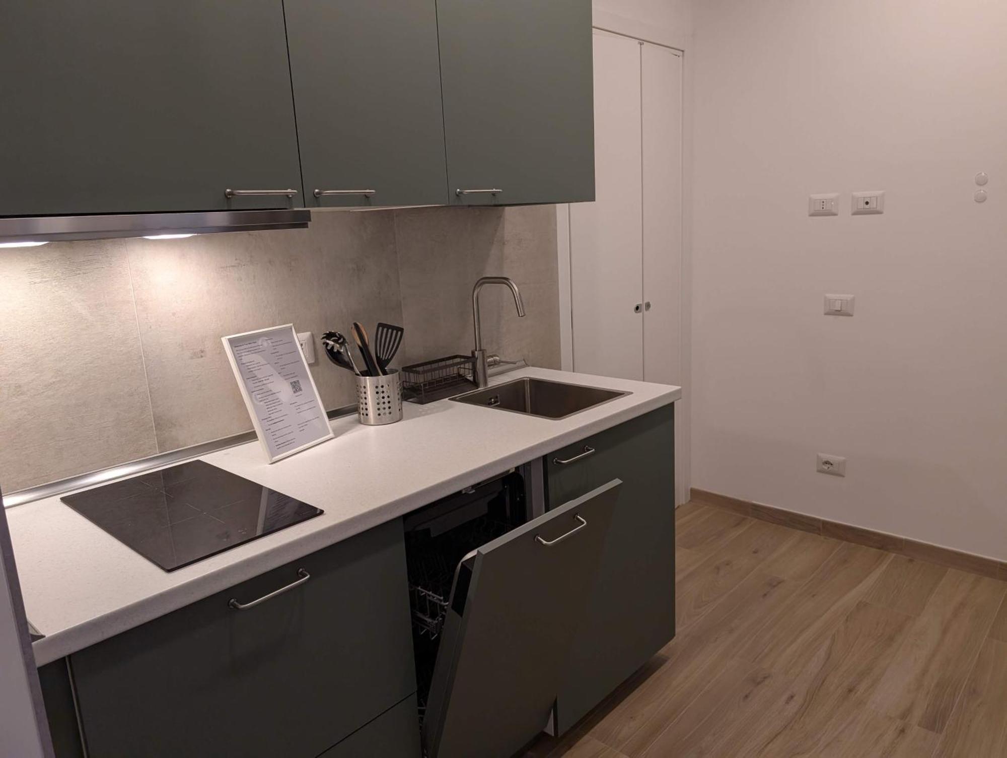 Loreto 15 Mins From Duomo - M1 Rovereto Apartment Milan