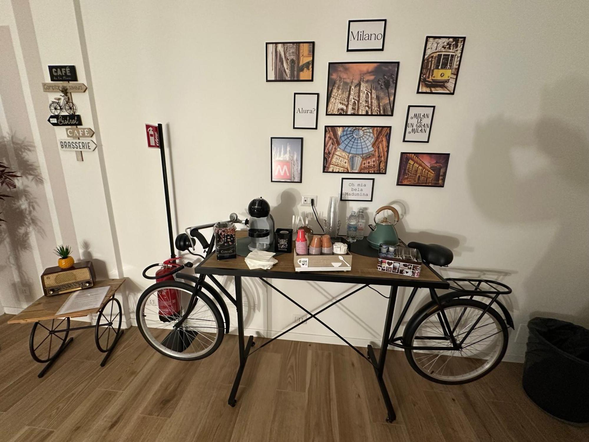 Montenapoleone A 500 Mt Da San Siro Acomodação com café da manhã  *