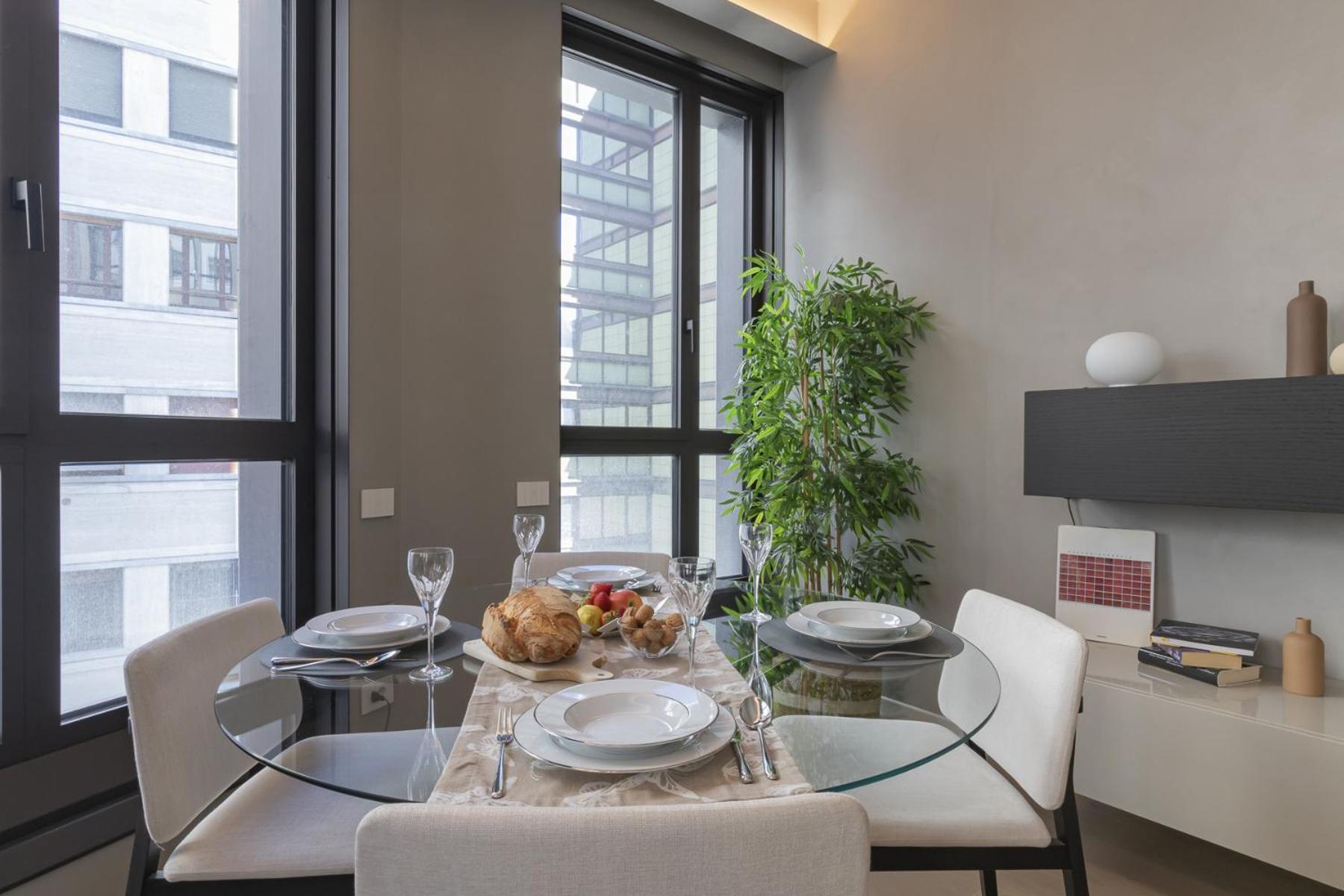 San Babila Tower With Panoramic Terrace Overlooking Duomo By Rentopolis Apartamento Milão