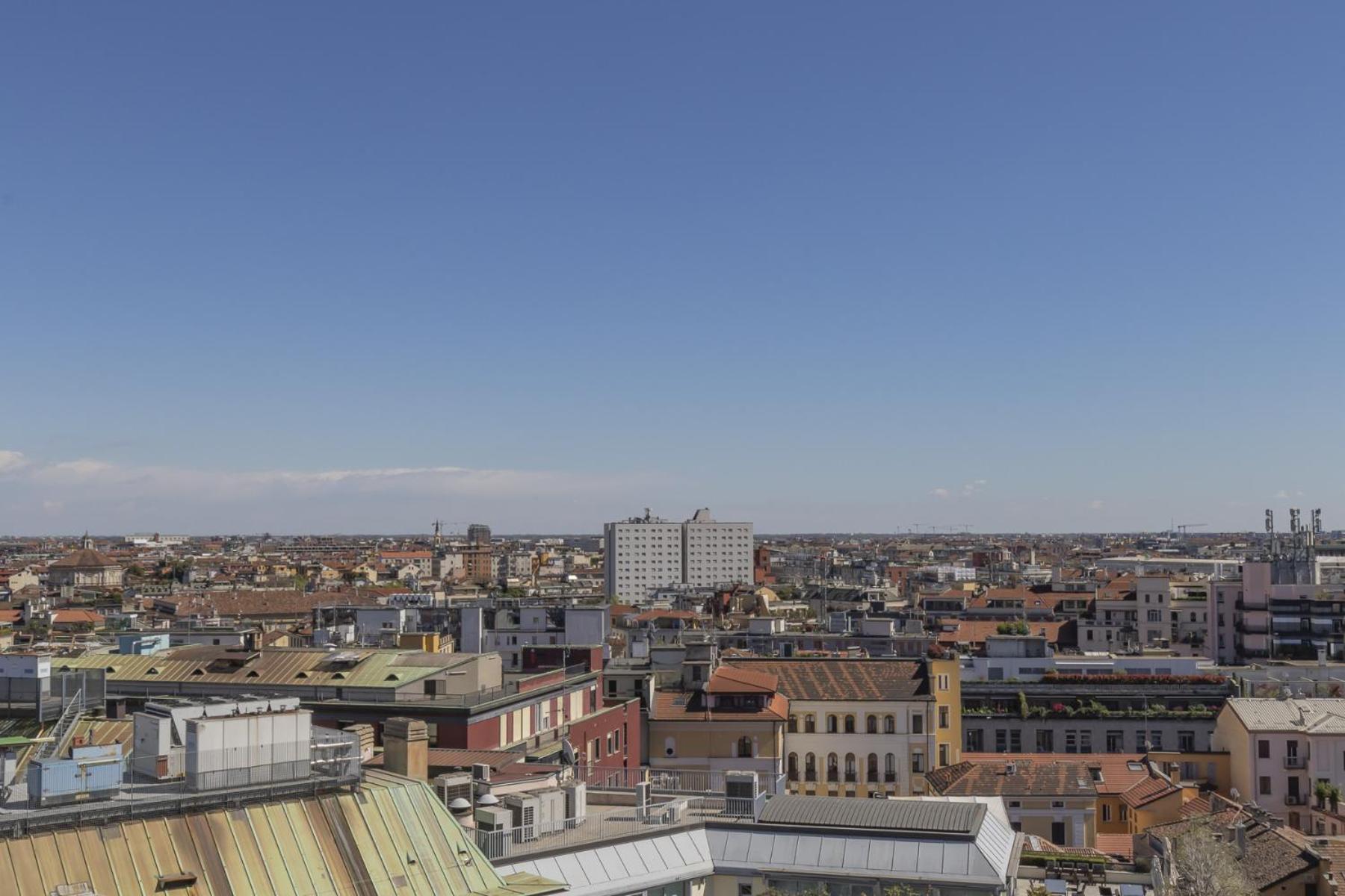 Apartamento San Babila Tower With Panoramic Terrace Overlooking Duomo By Rentopolis