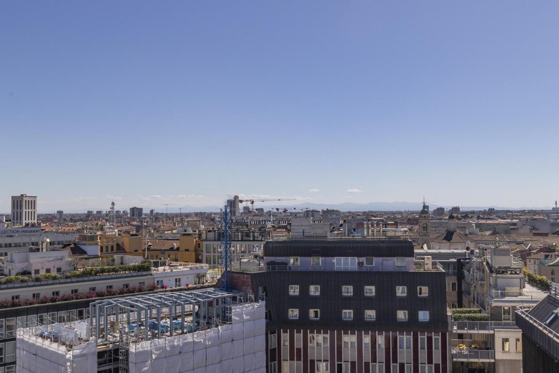 San Babila Tower With Panoramic Terrace Overlooking Duomo By Rentopolis Apartamento *