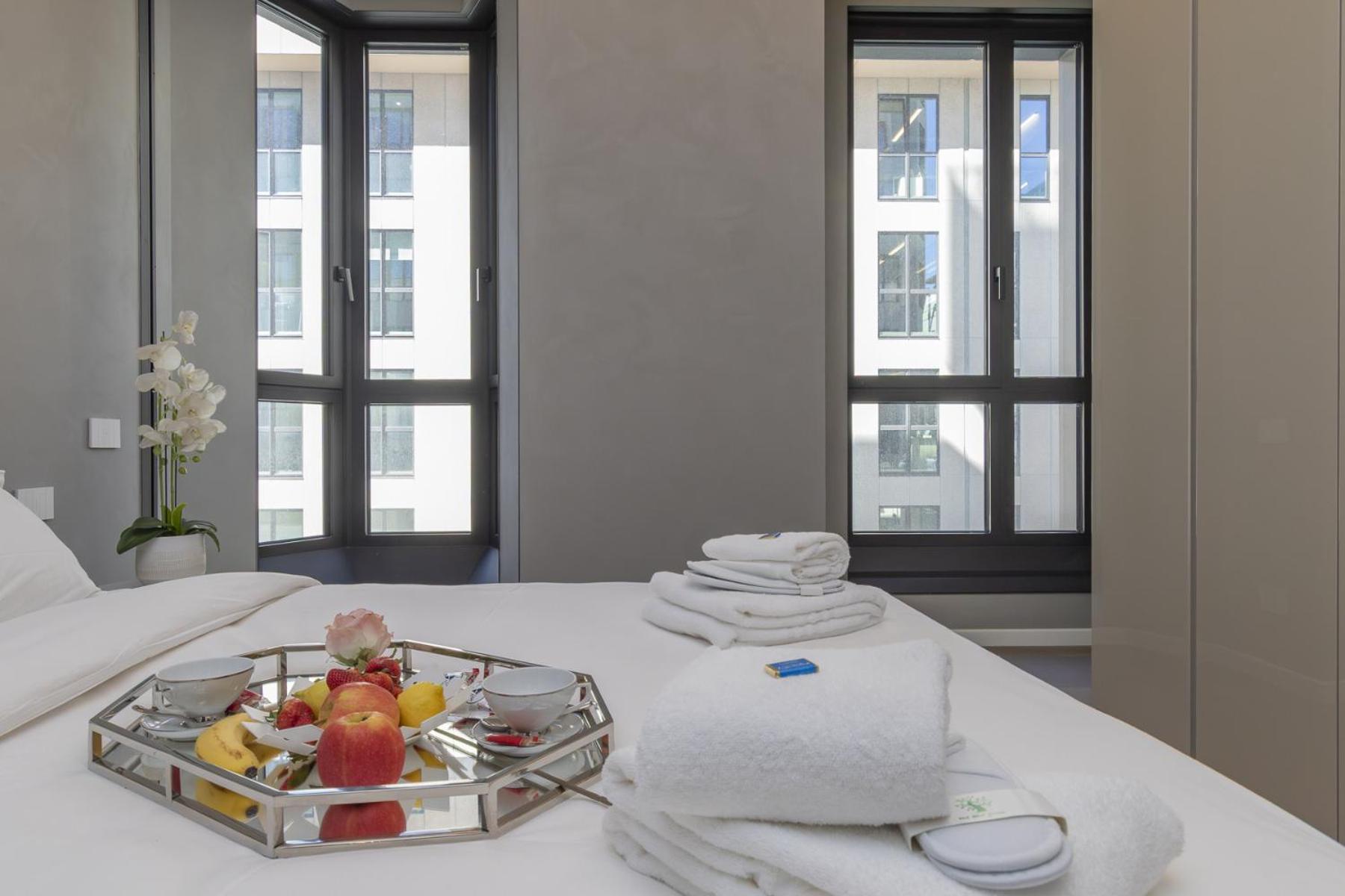 Apartamento San Babila Tower With Panoramic Terrace Overlooking Duomo By Rentopolis