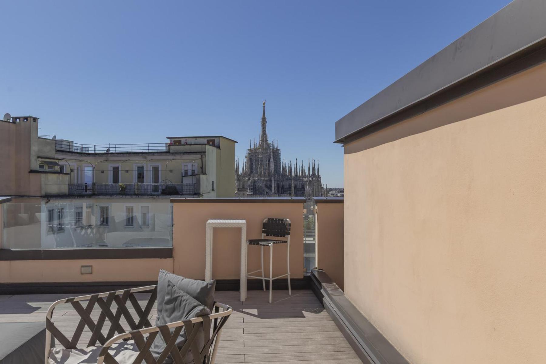 Apartamento San Babila Tower With Panoramic Terrace Overlooking Duomo By Rentopolis *