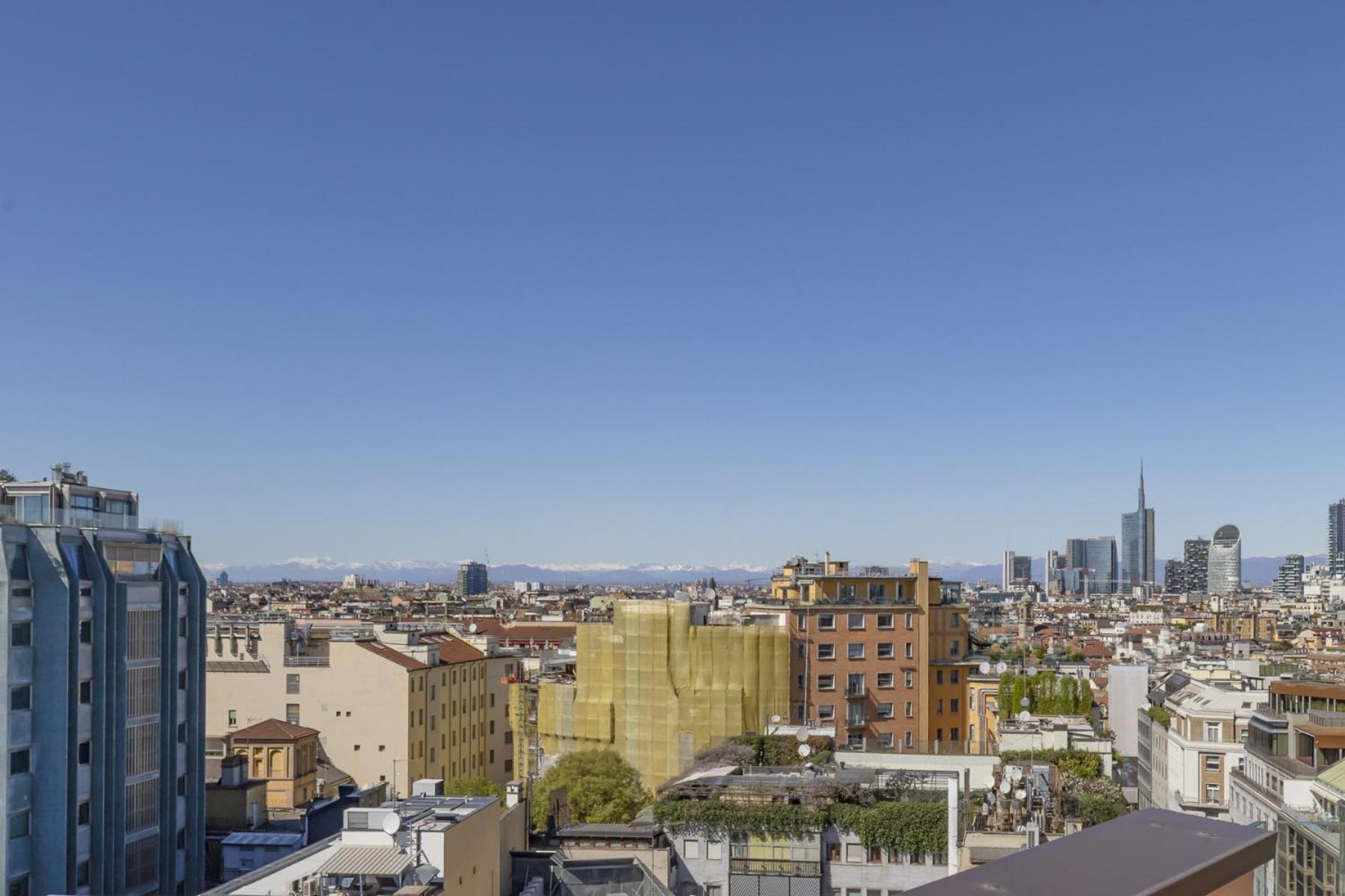 San Babila Tower With Panoramic Terrace Overlooking Duomo By Rentopolis Apartamento