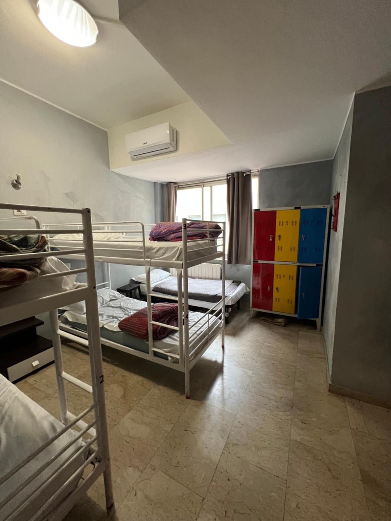 Lion & Youth Albergue *