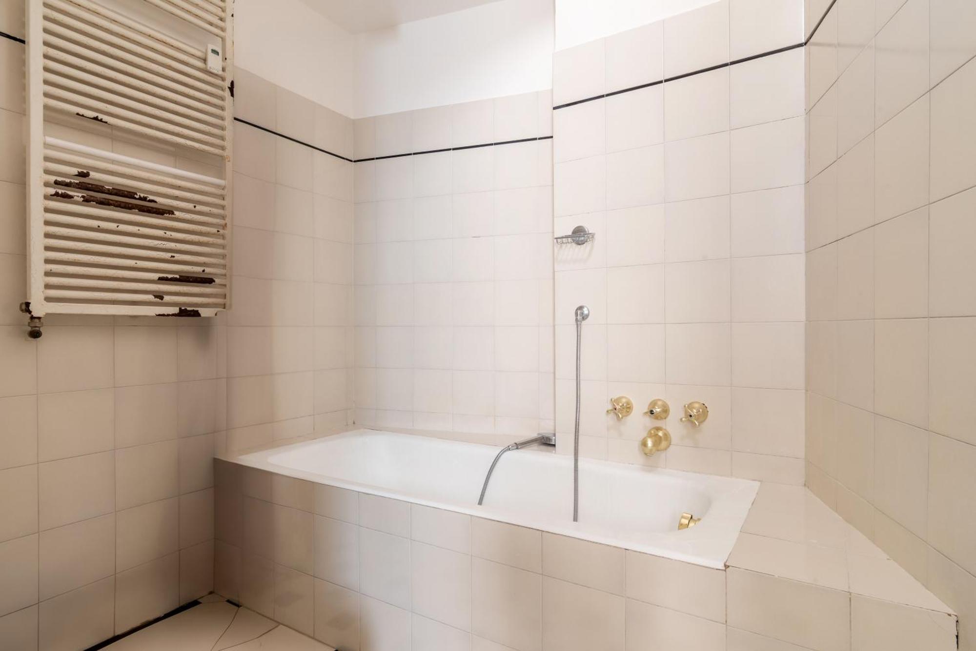 Spacious And Bright Three-room Just Few Steps From The Duomo Apartamento Milão
