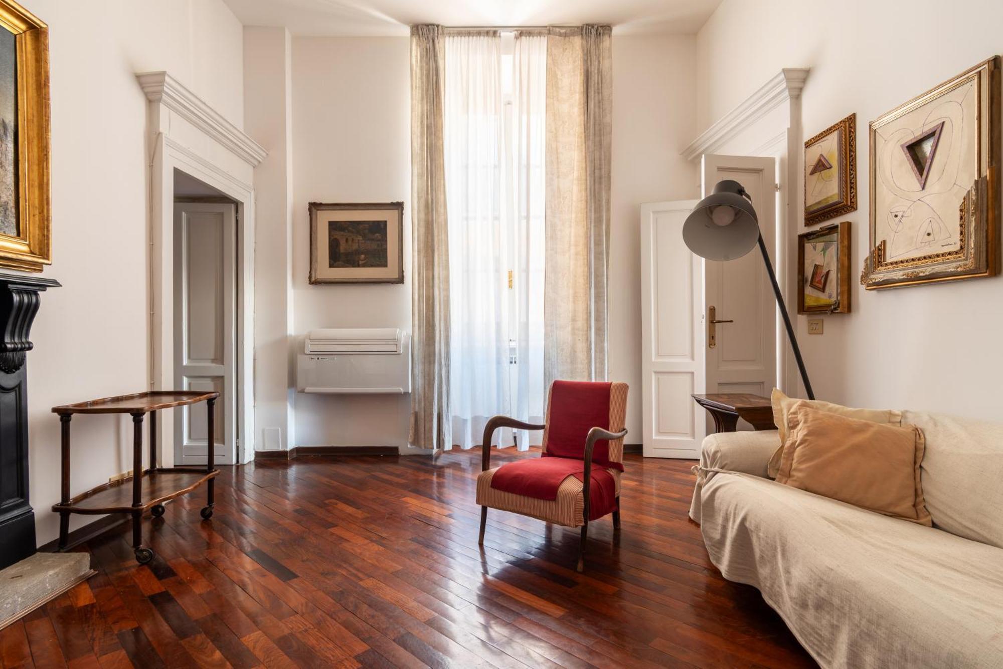 Spacious And Bright Three-room Just Few Steps From The Duomo Apartamento Milão